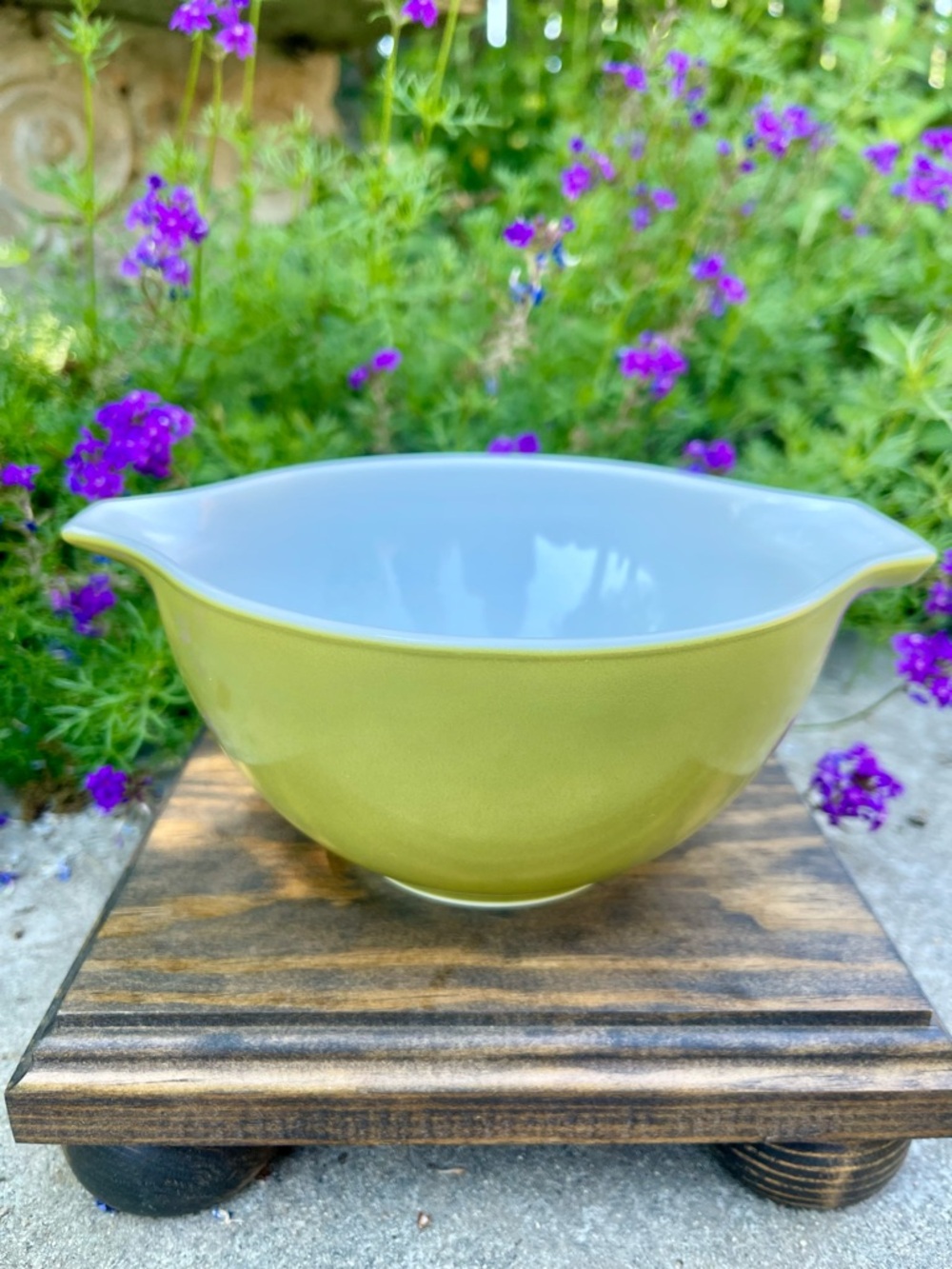 Verde Green Vintage Pyrex Cinderella 1.5 pint mixing bowl